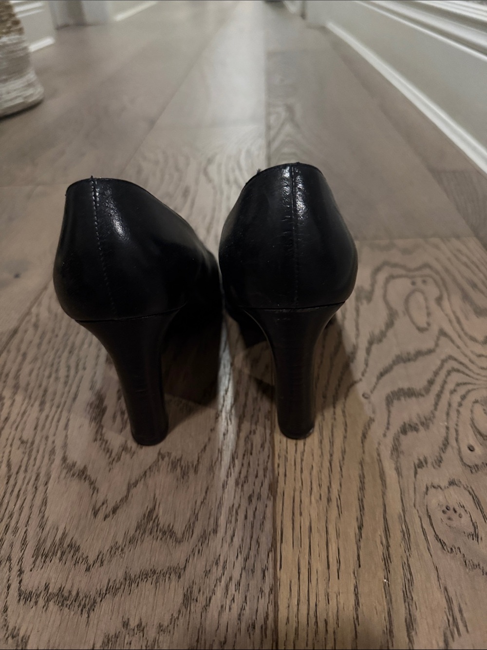 CHANEL Black Leather Pointed-Toe Logo Pumps - Picture 3 of 6